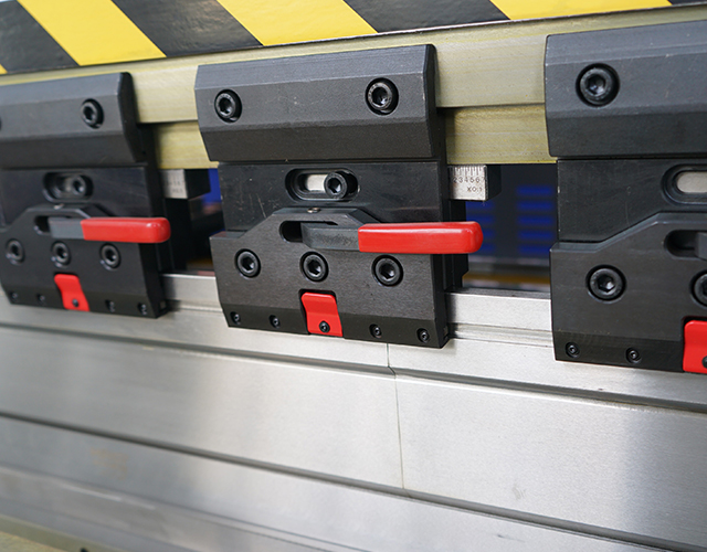 ماشین خمش دقیق CNC برای صفحه فلزی با ESA630