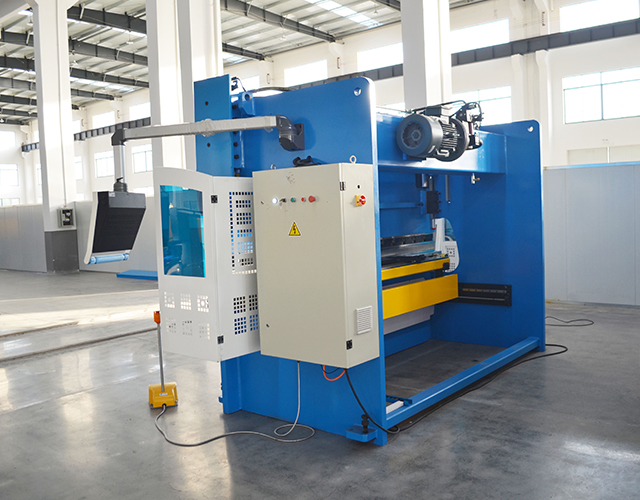 ماشین آلات خمش هیدرولیک CNC برای فروش