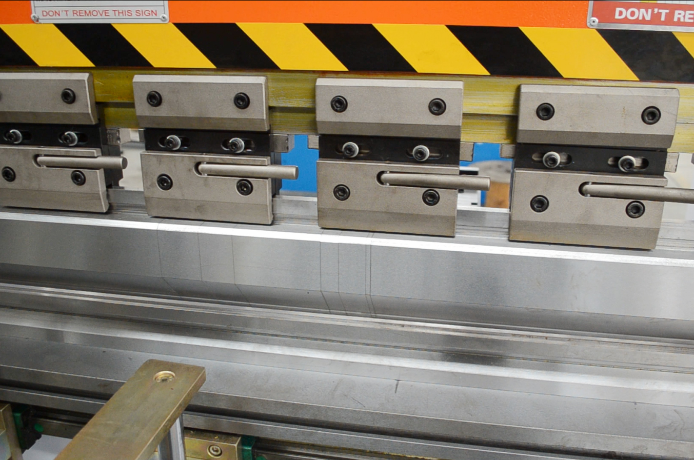 ترمز اتوماتیک ورق فلز CNC ترمز فشار برای تولید تجهیزات نفتی